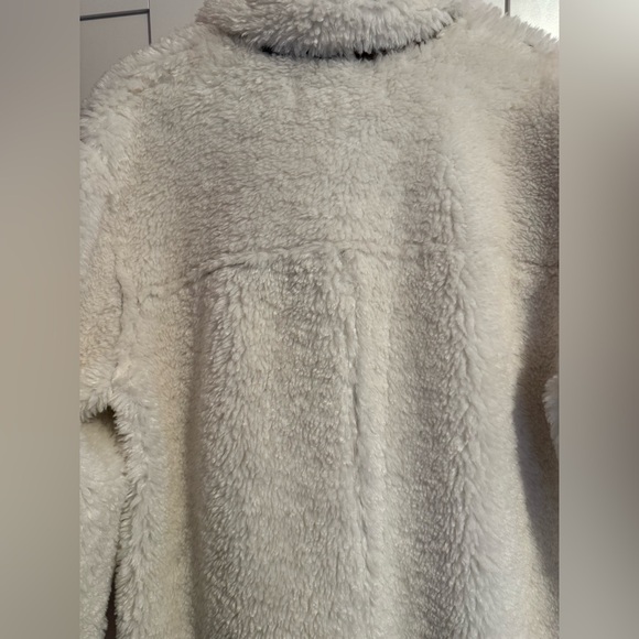 Free People oversized faux fur teddy jacket. Size Large. Worn once. - Picture 5 of 13